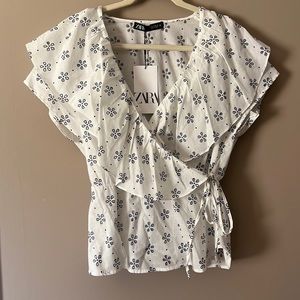 NWT Zara wrap top in blue and white